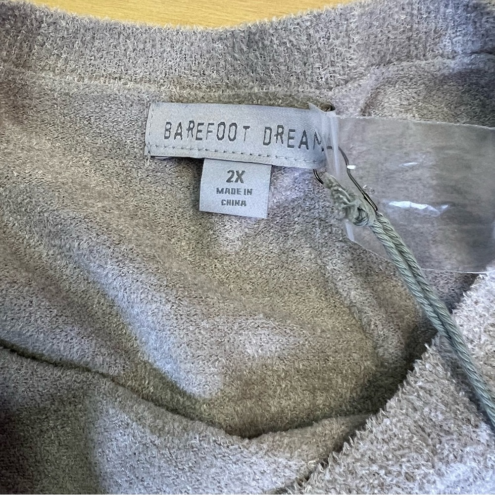Barefoot Dreams Gray Pajama Set - Picture 11 of 14